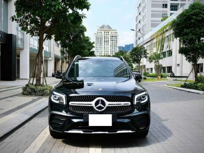 Bán xe Mercedes GLB 200 AMG 2022, màu đen