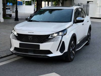 Peugeot 3008 bản Premium có cửa nóc 2025