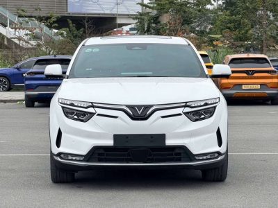 Vf8 Plus pin SDI 2023 ( kh phải xe GF ) trắng NT nâu
