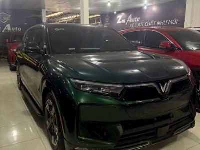 VF9 plus thuê pin odo 3,1v 7 ghế trần kính